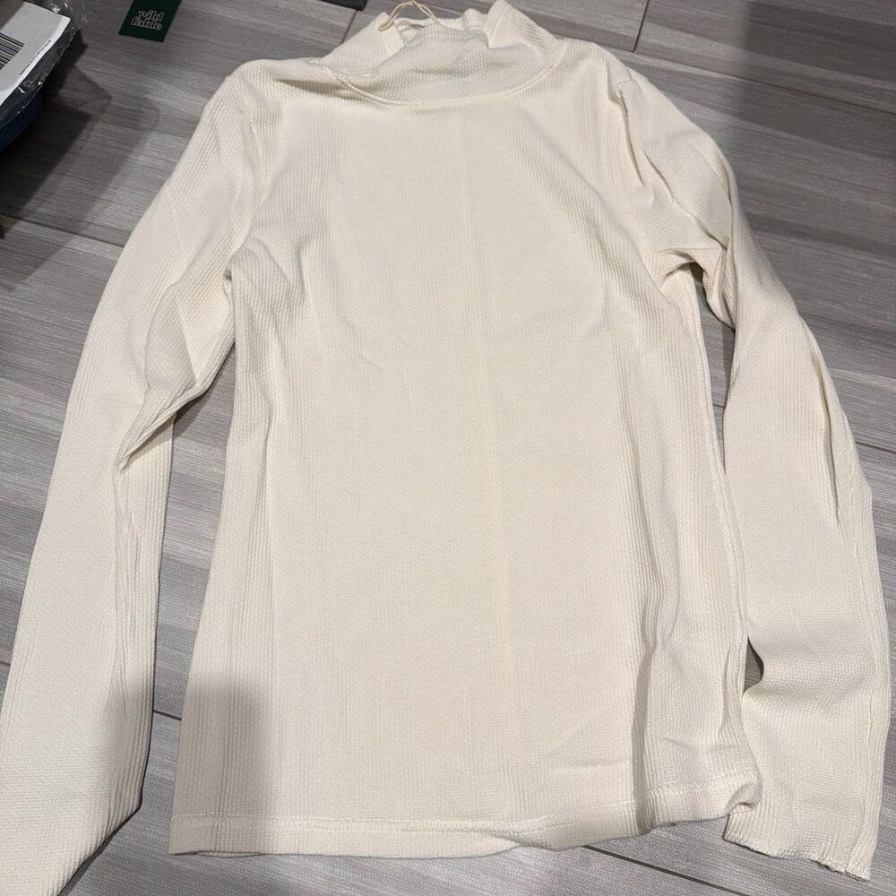Brand new universal thread, mock neck top